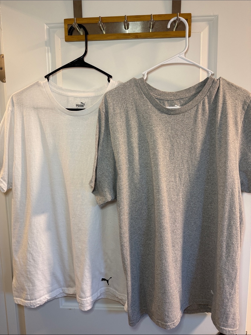 🥳 5 for $25 BUNDLE Puma White & Gray Short Sleeve Crew Neck Tees